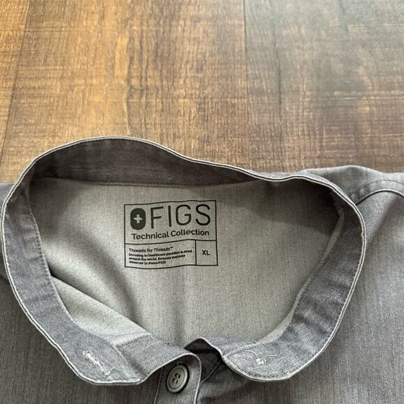 Figs Gray Rafaela Button Scrub Top Size XL - Picture 2 of 8